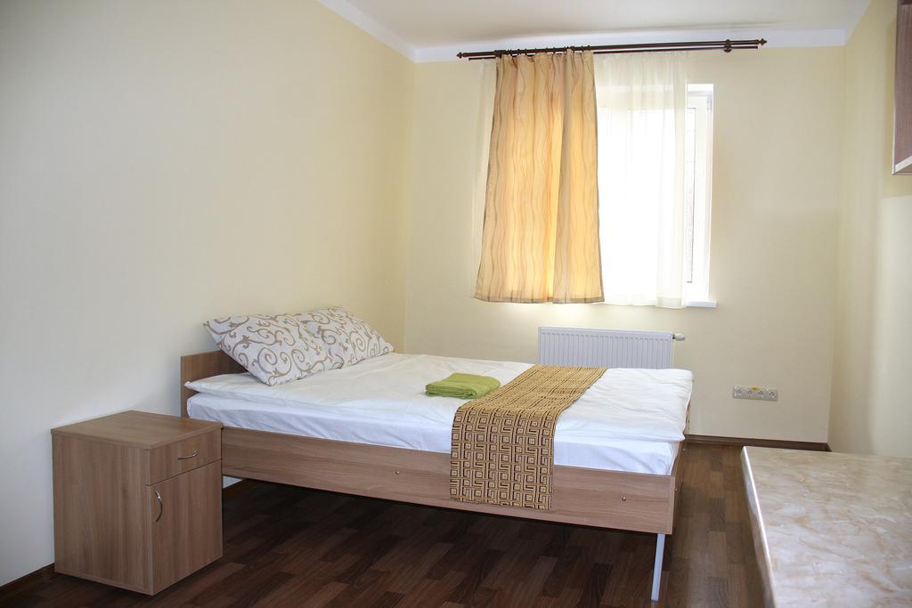 Albergue Friendly House Vyshneve Habitación foto